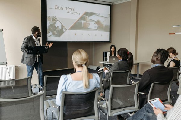 Optimiser la formation des employés : intégration innovante de la réalité augmentée dans l"apprentissage en entreprise